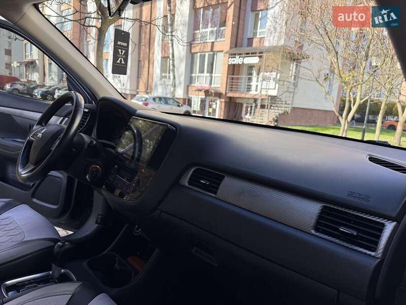 Внедорожник / Кроссовер Mitsubishi Outlander 2014 в Ивано-Франковске