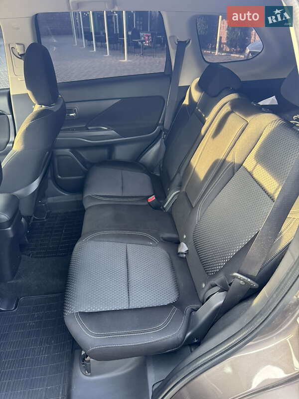 Внедорожник / Кроссовер Mitsubishi Outlander 2020 в Кропивницком фото 16 Внедорожник / Кроссовер Mitsubishi Outlander 2020 в Кропивницком
