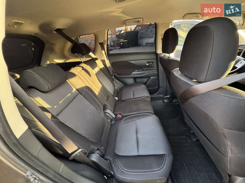 Внедорожник / Кроссовер Mitsubishi Outlander 2020 в Кропивницком фото 20 Внедорожник / Кроссовер Mitsubishi Outlander 2020 в Кропивницком