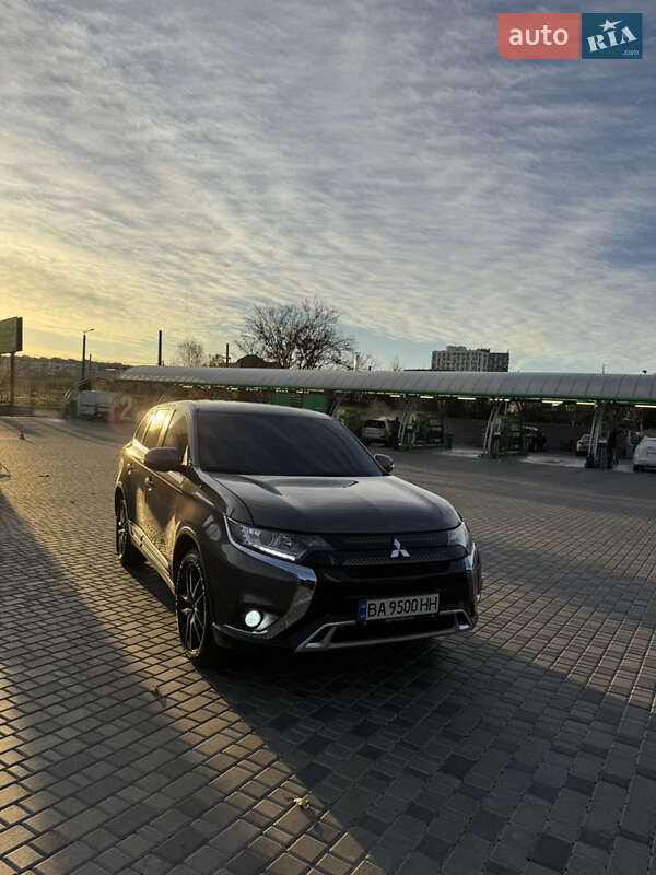 Внедорожник / Кроссовер Mitsubishi Outlander 2020 в Кропивницком фото 27 Внедорожник / Кроссовер Mitsubishi Outlander 2020 в Кропивницком