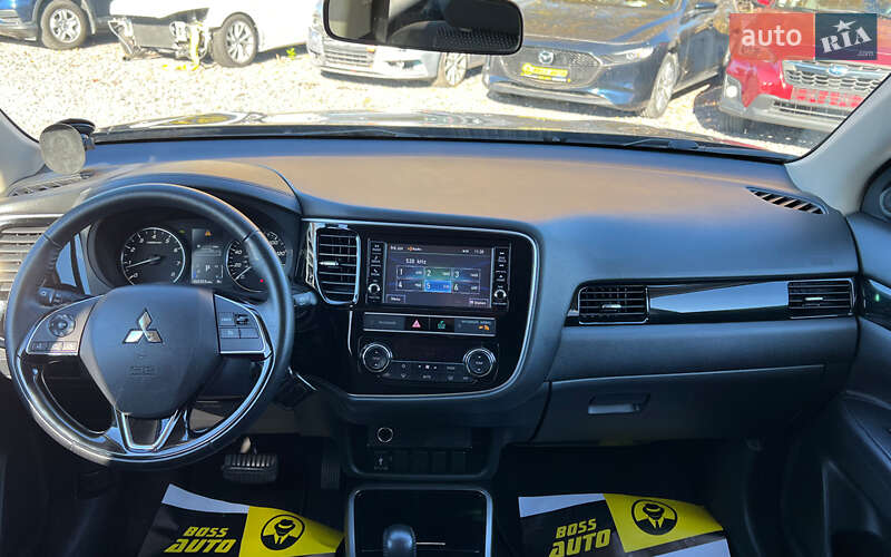 Позашляховик / Кросовер Mitsubishi Outlander 2019 в Львові фото 11 Позашляховик / Кросовер Mitsubishi Outlander 2019 в Львові