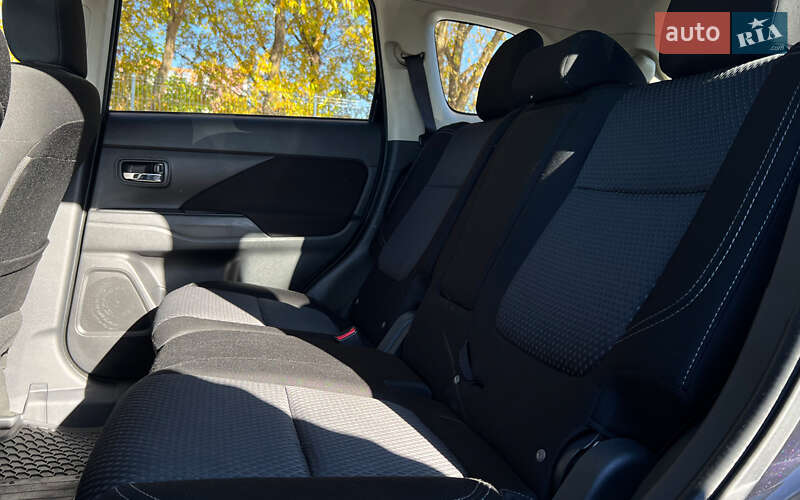 Позашляховик / Кросовер Mitsubishi Outlander 2019 в Львові фото 17 Позашляховик / Кросовер Mitsubishi Outlander 2019 в Львові