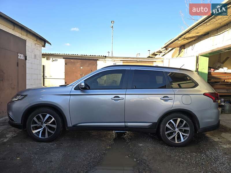 Внедорожник / Кроссовер Mitsubishi Outlander 2015 в Харькове фото 3 Внедорожник / Кроссовер Mitsubishi Outlander 2015 в Харькове