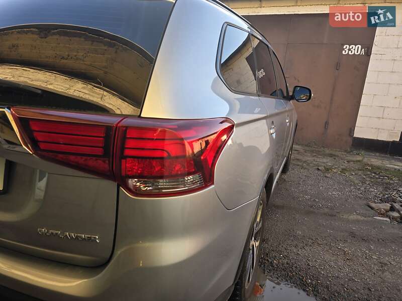 Внедорожник / Кроссовер Mitsubishi Outlander 2015 в Харькове фото 6 Внедорожник / Кроссовер Mitsubishi Outlander 2015 в Харькове