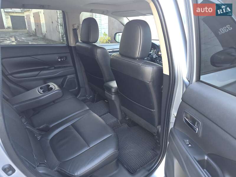 Внедорожник / Кроссовер Mitsubishi Outlander 2015 в Харькове фото 18 Внедорожник / Кроссовер Mitsubishi Outlander 2015 в Харькове