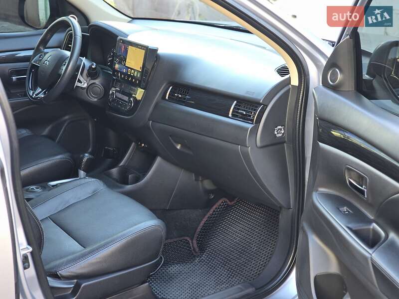 Внедорожник / Кроссовер Mitsubishi Outlander 2015 в Харькове фото 15 Внедорожник / Кроссовер Mitsubishi Outlander 2015 в Харькове