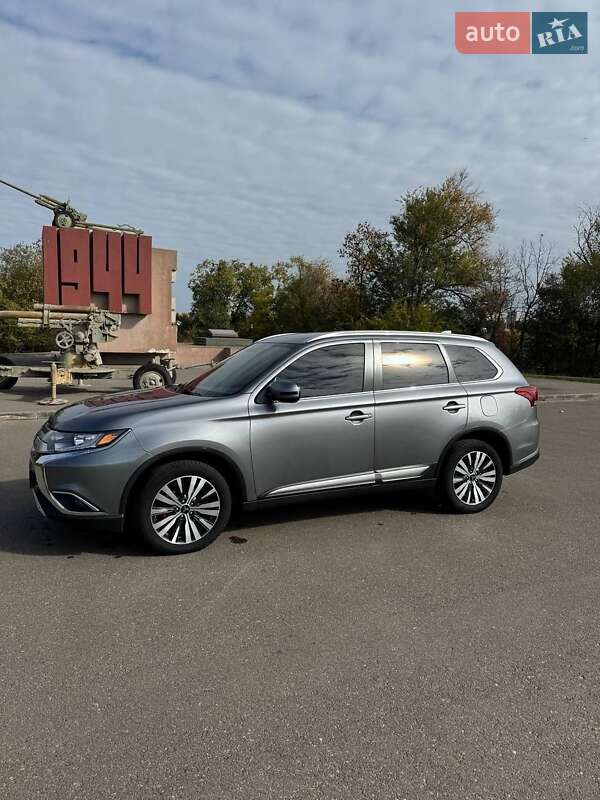 Позашляховик / Кросовер Mitsubishi Outlander 2019 в Кривому Розі фото 23 Позашляховик / Кросовер Mitsubishi Outlander 2019 в Кривому Розі
