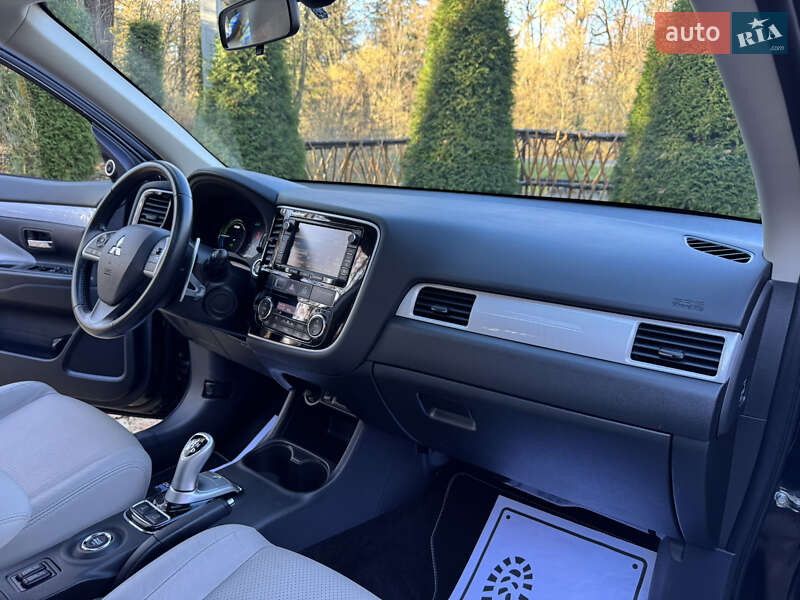 Внедорожник / Кроссовер Mitsubishi Outlander 2014 в Дрогобыче