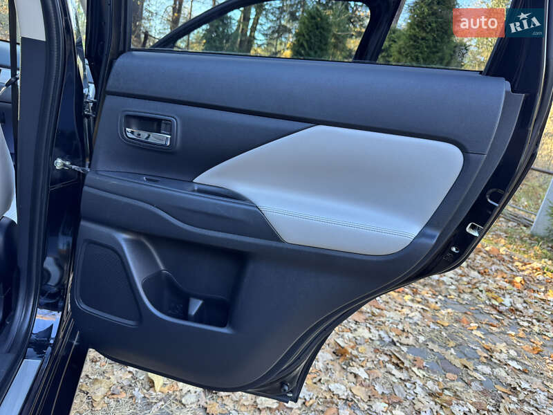 Внедорожник / Кроссовер Mitsubishi Outlander 2014 в Дрогобыче