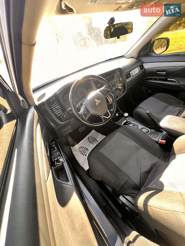 Внедорожник / Кроссовер Mitsubishi Outlander 2016 в Виннице фото 14 Внедорожник / Кроссовер Mitsubishi Outlander 2016 в Виннице