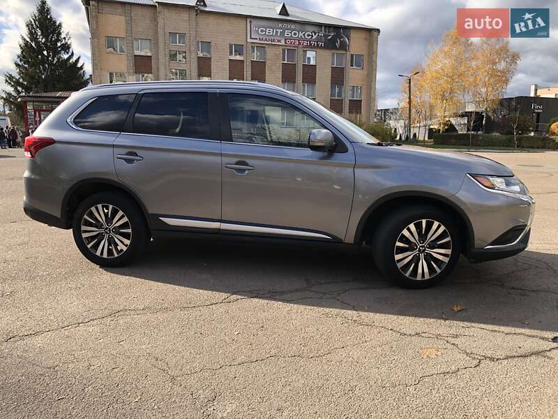 Внедорожник / Кроссовер Mitsubishi Outlander 2019 в Броварах фото 4 Внедорожник / Кроссовер Mitsubishi Outlander 2019 в Броварах