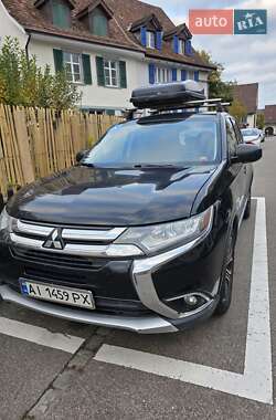 Внедорожник / Кроссовер Mitsubishi Outlander 2016 в Виннице