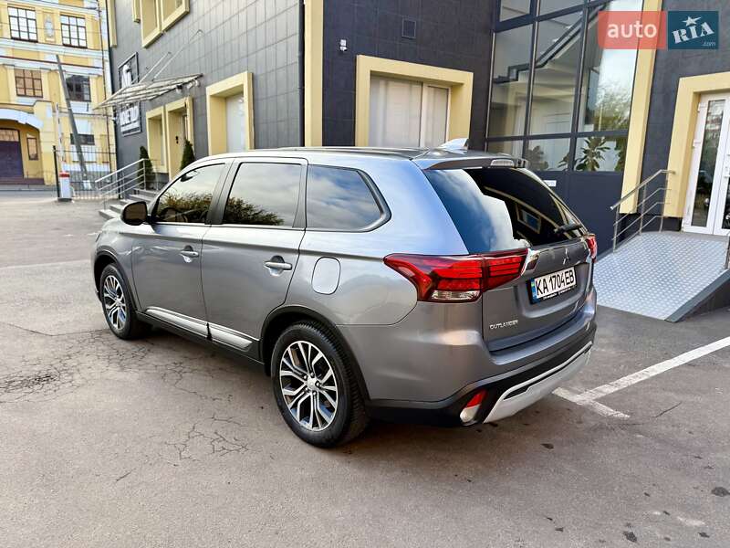 Внедорожник / Кроссовер Mitsubishi Outlander 2020 в Киеве