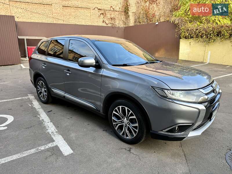 Внедорожник / Кроссовер Mitsubishi Outlander 2020 в Киеве