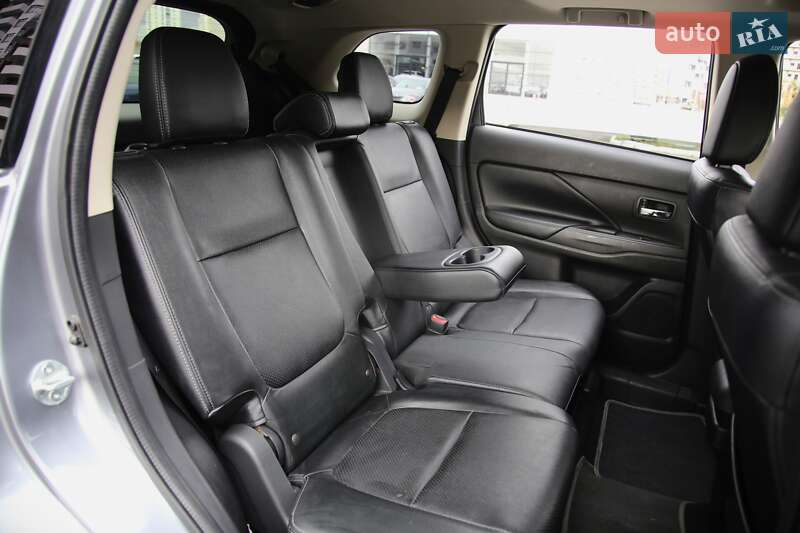 Позашляховик / Кросовер Mitsubishi Outlander 2017 в Харкові