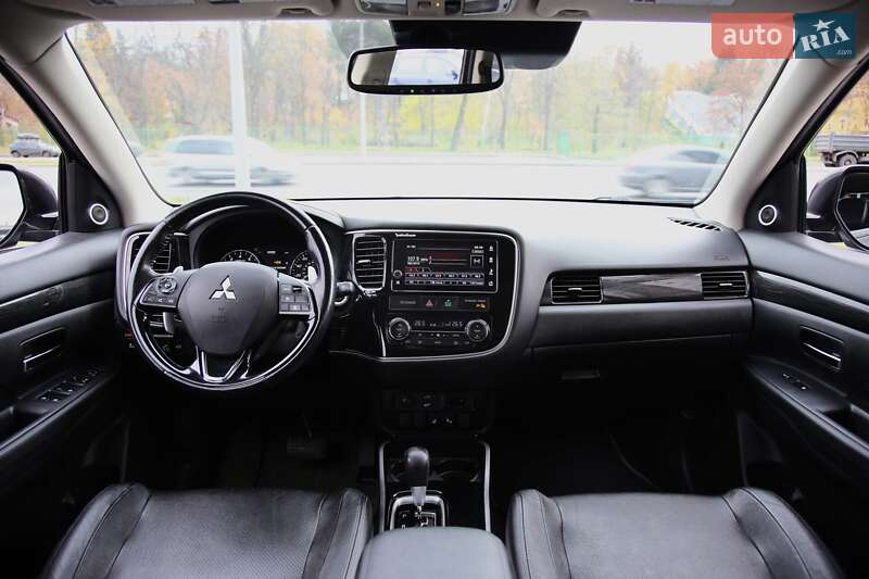 Позашляховик / Кросовер Mitsubishi Outlander 2017 в Харкові