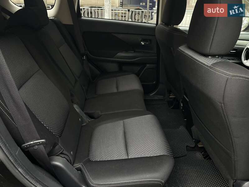 Внедорожник / Кроссовер Mitsubishi Outlander 2015 в Днепре фото 20 Внедорожник / Кроссовер Mitsubishi Outlander 2015 в Днепре