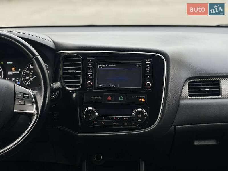 Внедорожник / Кроссовер Mitsubishi Outlander 2015 в Днепре фото 17 Внедорожник / Кроссовер Mitsubishi Outlander 2015 в Днепре