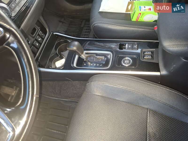 Внедорожник / Кроссовер Mitsubishi Outlander 2017 в Харькове