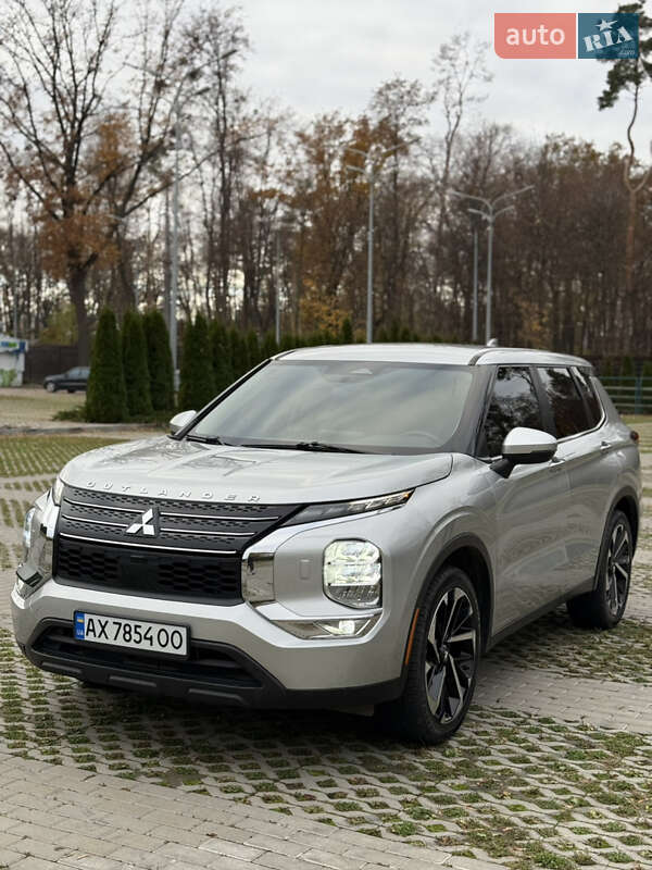 Внедорожник / Кроссовер Mitsubishi Outlander 2022 в Харькове