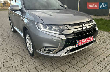 Позашляховик / Кросовер Mitsubishi Outlander 2020 в Буську