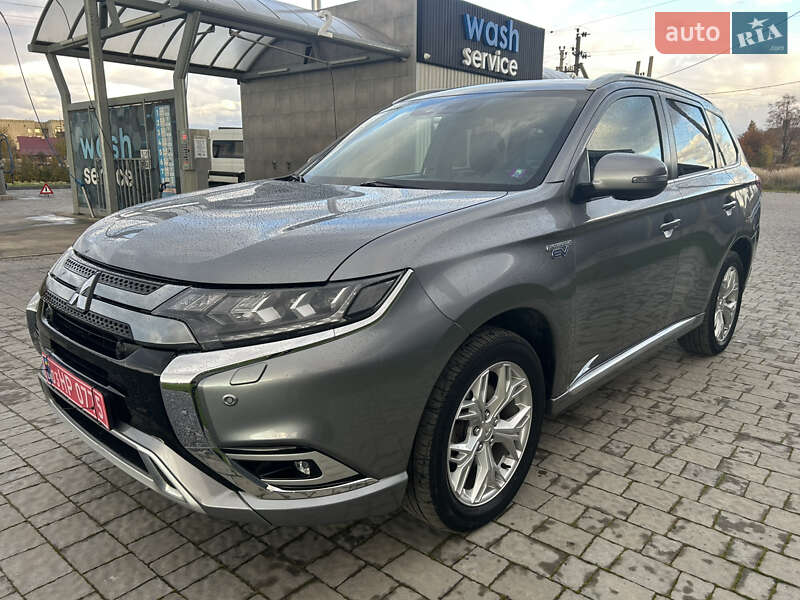 Внедорожник / Кроссовер Mitsubishi Outlander 2020 в Буске