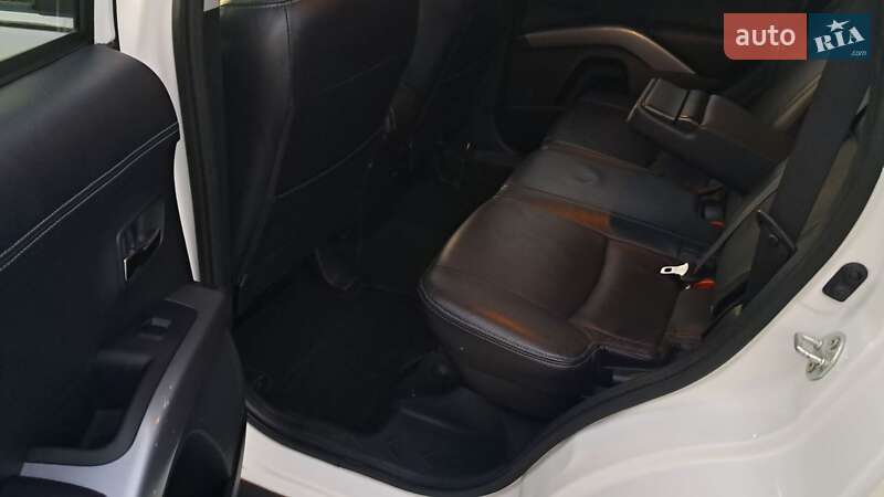 Внедорожник / Кроссовер Mitsubishi Outlander 2011 в Львове фото 22 Внедорожник / Кроссовер Mitsubishi Outlander 2011 в Львове