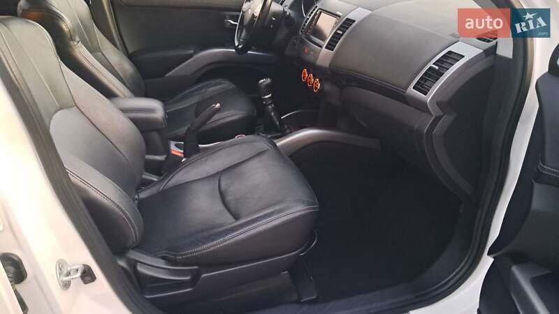 Внедорожник / Кроссовер Mitsubishi Outlander 2011 в Львове фото 27 Внедорожник / Кроссовер Mitsubishi Outlander 2011 в Львове