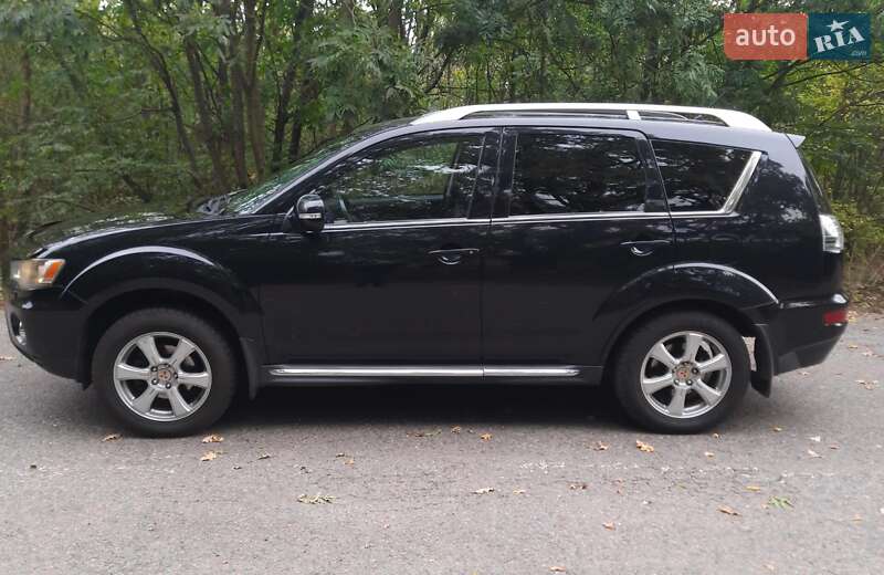 Позашляховик / Кросовер Mitsubishi Outlander 2009 в Новоархангельську