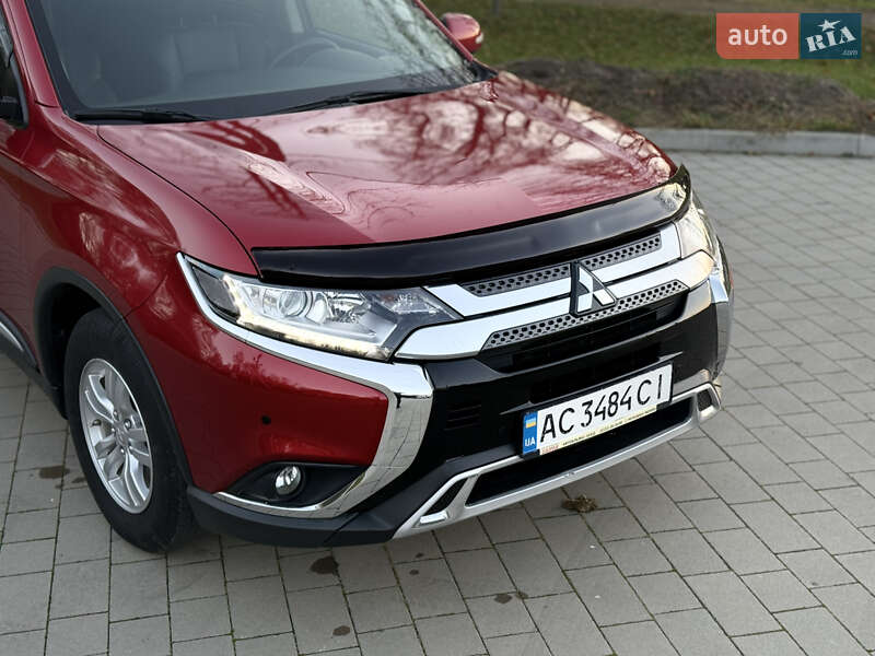 Внедорожник / Кроссовер Mitsubishi Outlander 2018 в Ковеле
