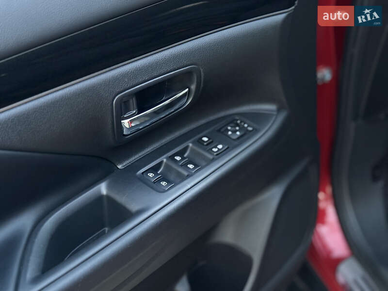 Внедорожник / Кроссовер Mitsubishi Outlander 2018 в Ковеле