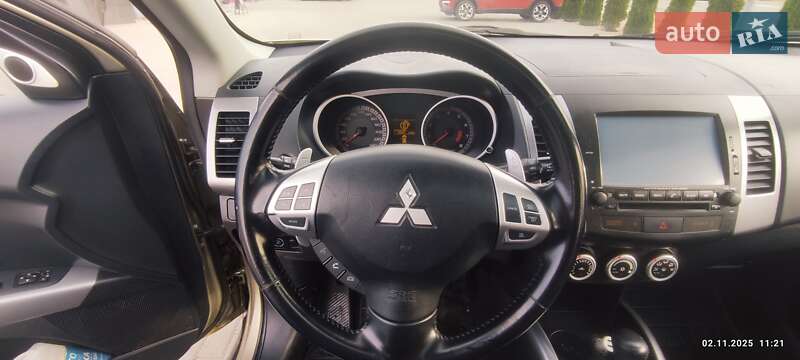 Внедорожник / Кроссовер Mitsubishi Outlander 2009 в Киеве