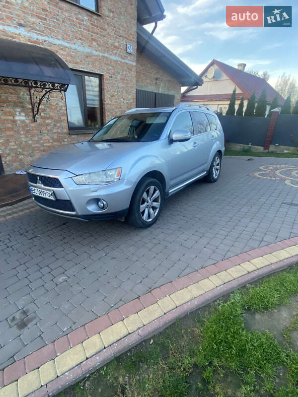 Внедорожник / Кроссовер Mitsubishi Outlander 2010 в Мостиске