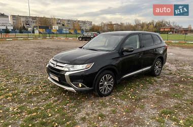 Внедорожник / Кроссовер Mitsubishi Outlander 2015 в Киеве