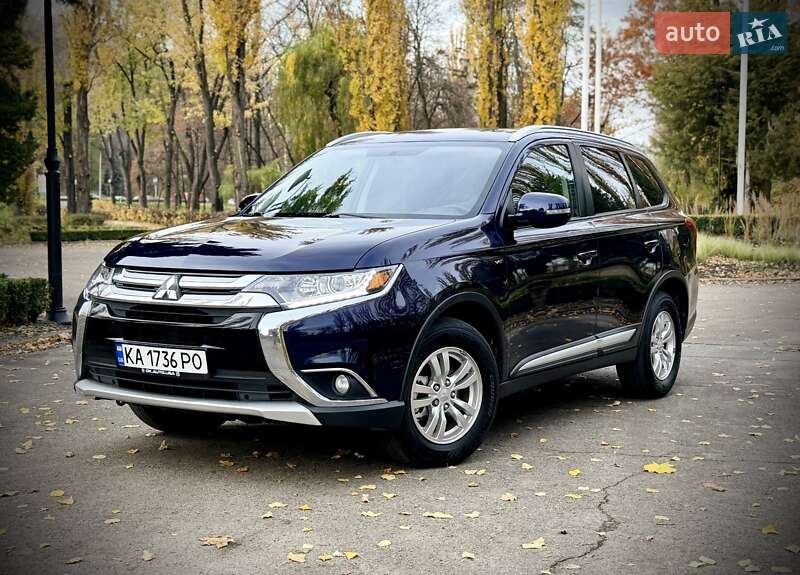Внедорожник / Кроссовер Mitsubishi Outlander 2016 в Киеве