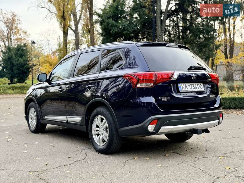 Внедорожник / Кроссовер Mitsubishi Outlander 2016 в Киеве