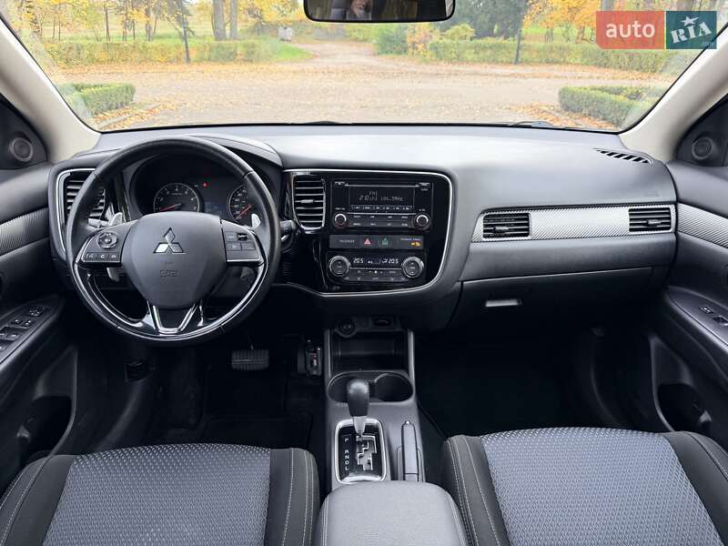 Внедорожник / Кроссовер Mitsubishi Outlander 2016 в Киеве