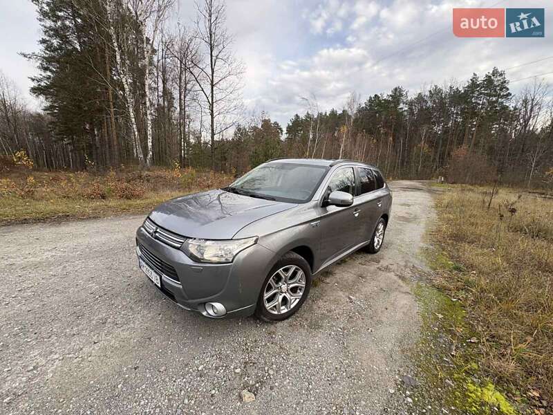 Позашляховик / Кросовер Mitsubishi Outlander 2013 в Звягелі
