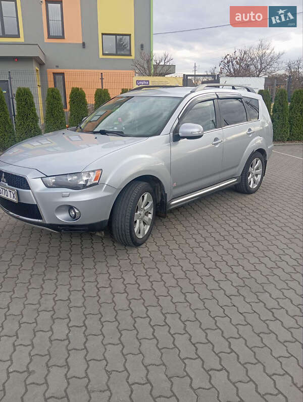 Позашляховик / Кросовер Mitsubishi Outlander 2011 в Мостиській