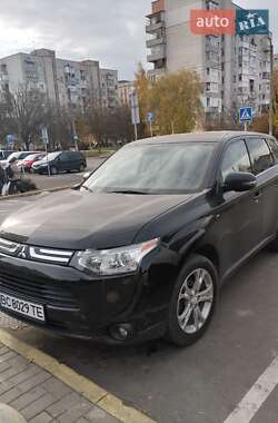 Позашляховик / Кросовер Mitsubishi Outlander 2013 в Львові