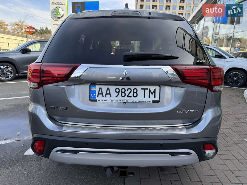 Внедорожник / Кроссовер Mitsubishi Outlander 2018 в Киеве