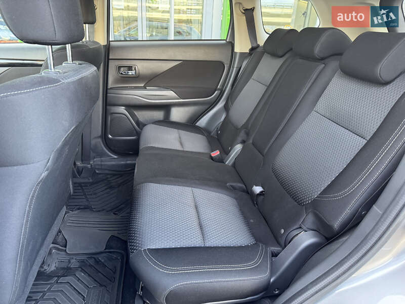 Внедорожник / Кроссовер Mitsubishi Outlander 2018 в Киеве