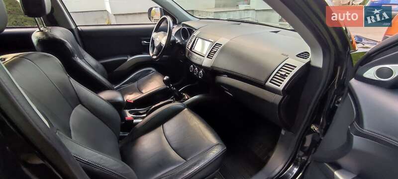 Внедорожник / Кроссовер Mitsubishi Outlander 2010 в Луцке