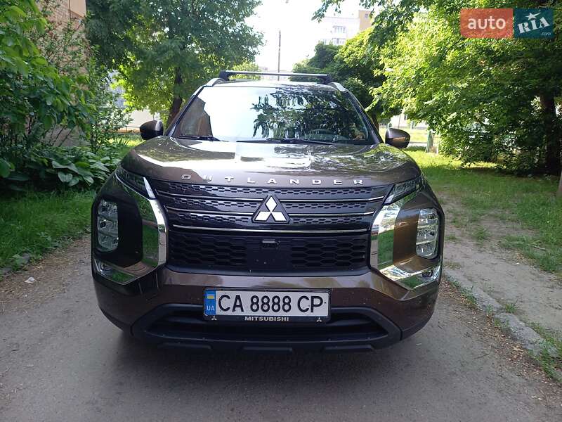 Внедорожник / Кроссовер Mitsubishi Outlander 2022 в Черкассах