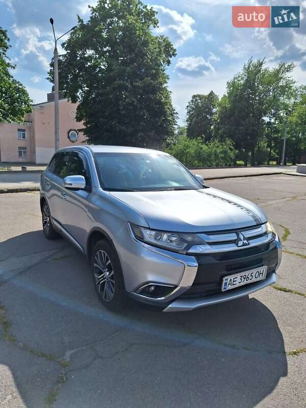 Внедорожник / Кроссовер Mitsubishi Outlander 2015 в Кривом Роге