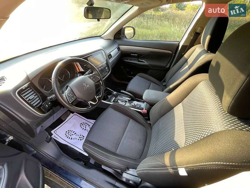 Позашляховик / Кросовер Mitsubishi Outlander 2017 в Богородчанах фото 13 Позашляховик / Кросовер Mitsubishi Outlander 2017 в Богородчанах