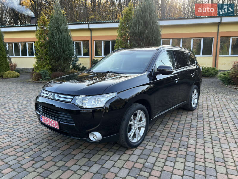 Внедорожник / Кроссовер Mitsubishi Outlander 2013 в Ровно