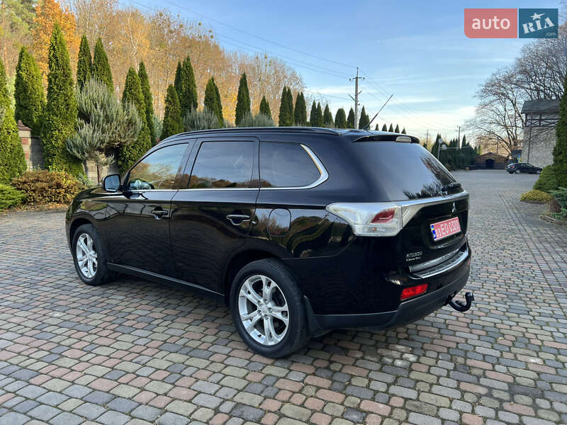 Внедорожник / Кроссовер Mitsubishi Outlander 2013 в Ровно