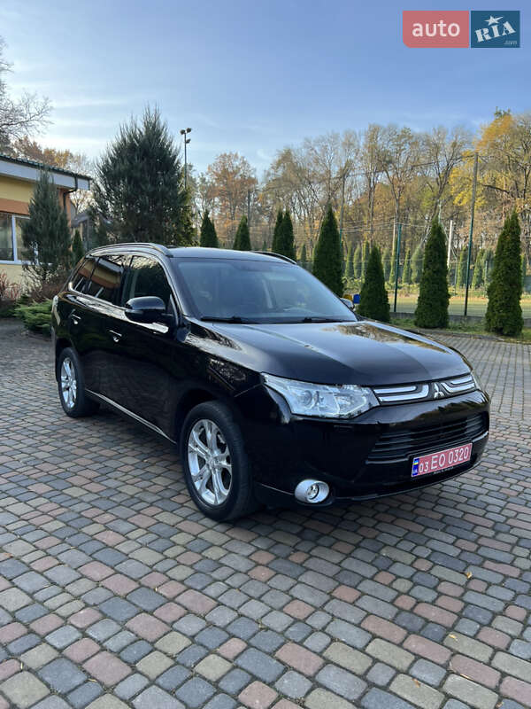 Внедорожник / Кроссовер Mitsubishi Outlander 2013 в Ровно