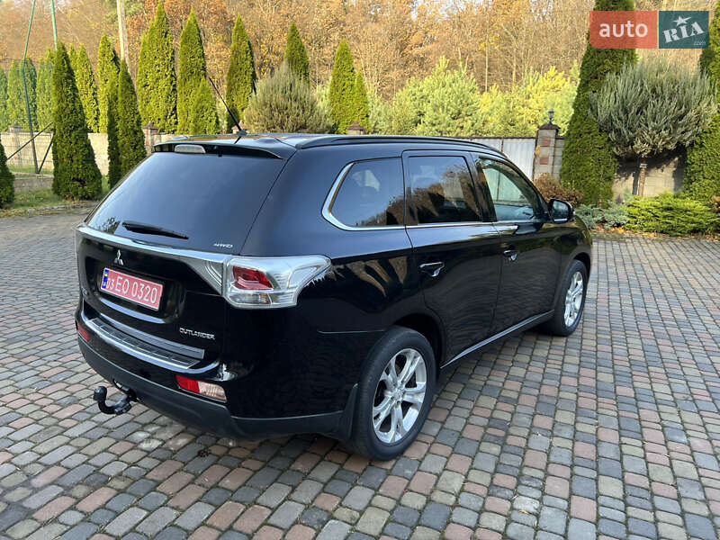 Внедорожник / Кроссовер Mitsubishi Outlander 2013 в Ровно